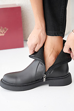 Schwarze Damen-Lederstiefel für Frühling und Herbst  2505430 Foto №9