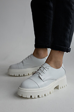 Весенние женские туфли на платформе в спортивном стиле из натуральной кожи белого цвета 8019430 фото №7