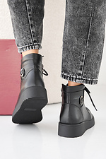 Schwarze Damen-Lederstiefel für Frühling und Herbst  2505436 Foto №5