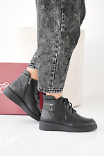 Schwarze Damen-Lederstiefel für Frühling und Herbst  2505436 Foto №6