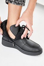 Schwarze Damen-Lederstiefel für Frühling und Herbst  2505436 Foto №8