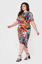 Асимметричное штапельное платье AVALINA с короткими рукавами в яркий абстрактный принт Garne 3040437 фото №2