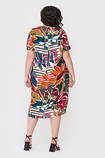 Асимметричное штапельное платье AVALINA с короткими рукавами в яркий абстрактный принт Garne 3040437 фото №4