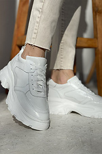 Кожаные женские кроссовки белого цвета 8018440 фото №3