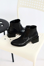 Демисезонные кожаные женские ботинки черного цвета на небольшом каблучке  4205447 фото №4