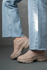Кожаные женские кроссовки бежевого цвета на платформе  8018449 фото №16