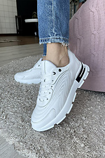 Кожаные женские кроссовки белого цвета  8018454 фото №2