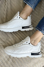 Кожаные женские кроссовки белого цвета  8018454 фото №4