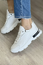 Кожаные женские кроссовки белого цвета  8018454 фото №6