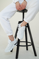 Шкіряні жіночі кросівки білого кольору  8018454 фото №15