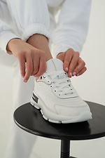 Шкіряні жіночі кросівки білого кольору  8018454 фото №18
