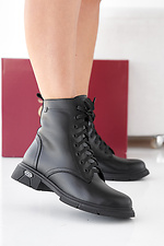 Schwarze Damen-Winterstiefel aus Leder  2505458 Foto №1