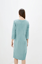 Прямое деловое платье из эко-замши зеленого цвета со шлицей спереди Garne 3039458 фото №3