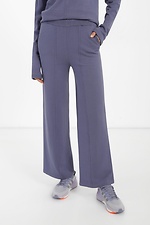 Теплый трикотажный костюм двойка серо-фиолетового цвета с широкими брюками  4038458 фото №3