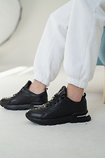 Женские кожаные кроссовки черного цвета на платформе 8018458 фото №1