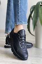 Женские кожаные кроссовки черного цвета на платформе 8018458 фото №3