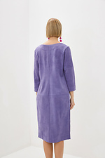 Прямое деловое платье из эко-замши фиолетового цвета со шлицей спереди Garne 3039459 фото №3