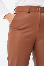 Жіночі широкі штани з еко-шкіри коричневого кольору Garne 3041464 фото №13