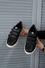 Дитячі шкіряні кросівки чорного кольору на липучках  8018464 фото №2