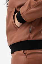 Damen-Bomberjacke SOFO aus braunem Öko-Leder. Garne 3041467 Foto №15