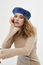 Ciepły jesienny beret ELEN niebieski z naszywką Garne 3500468 zdjęcie №1