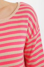 Beżowy sweter oversize w różowe paski  4038475 zdjęcie №4