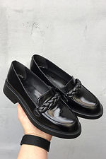 Черные лаковые туфли лоферы с кожаной косичкой  8019476 фото №4