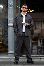 Warmes, übergroßes Herrenhemd aus Kunstwolle. Bequeme Passform. Dunkelgrau. Teamv 8034477 Foto №2