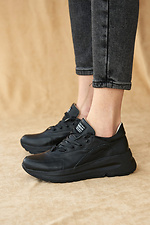 Женские кожаные кроссовки черного цвета на платформе 8019479 фото №5