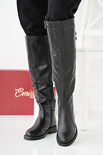 Schwarze Winterstiefel aus Leder für Damen  2505480 Foto №2