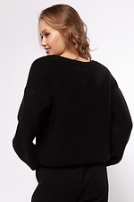 Der Pullover ist schwarz Sewel 4038488 Foto №4