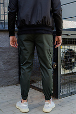 Зеленые коттоновые штаны карго на манжетах с рефлективом и большими карманами Without 8048490 фото №5