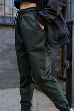 Зеленые коттоновые штаны джоггеры на манжетах Without 8048493 фото №4