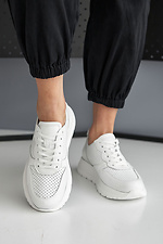 Перфорированные кожаные кроссовки на лето в белом цвете 8019494 фото №2