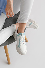 Белые кожаные кроссовки на платформе с цветными вставками  4205496 фото №1