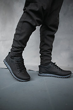 Черные мужские кроссовки из натуральной кожи со шнурками  8018497 фото №1
