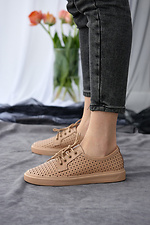 Beige leather summer sneakers with perforations  8019498 photo №7