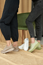 Жіночі кросівки з натуральної шкіри бежевого кольору  8019499 фото №2