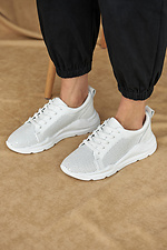 Шкіряні літні кросівки білого кольору в дірочку 8019502 фото №2