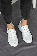 Белые летние кроссовки из натуральной кожи в перфорацию 8019526 фото №2
