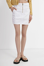 Коротка джинсова спідниця міні білого кольору із замком спереду  4014537 фото №1
