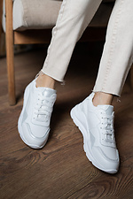 Женские кожаные кроссовки белого цвета на платформе 8018537 фото №5