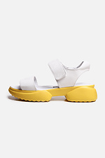 Białe skórzane sandały z żółtą platformą  4205544 zdjęcie №4