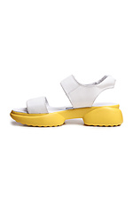 Білі шкіряні босоніжки на жовтій платформі  4205544 фото №5