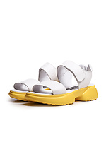Białe skórzane sandały z żółtą platformą  4205544 zdjęcie №6