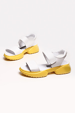 Białe skórzane sandały z żółtą platformą  4205544 zdjęcie №7