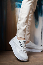 Кожаные женские кроссовки белые в перфорацию  8018547 фото №2