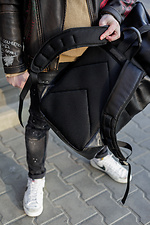 Rolltop Rucksack Öko-Leder schwarz Mamakazala 8039553 Foto №2