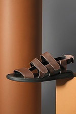 Чоловічі шкіряні сандалі на липучках коричневого кольору  4205556 фото №3