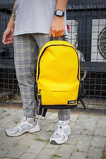 Kleiner urbaner Rucksack gelb mit Außentasche mit Reißverschluss Without 8042559 Foto №1